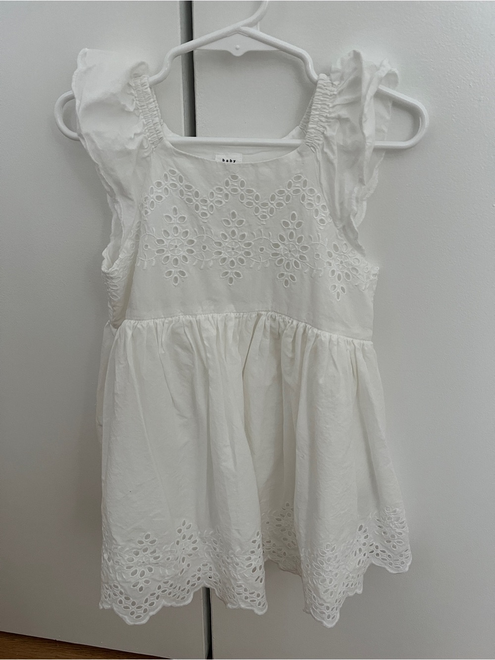 GAP White Eyelet Flutter Sleeve Dress